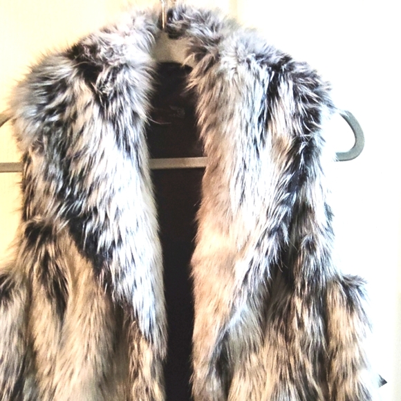 Black and White Striped Fur Vest - Picture 3 of 7